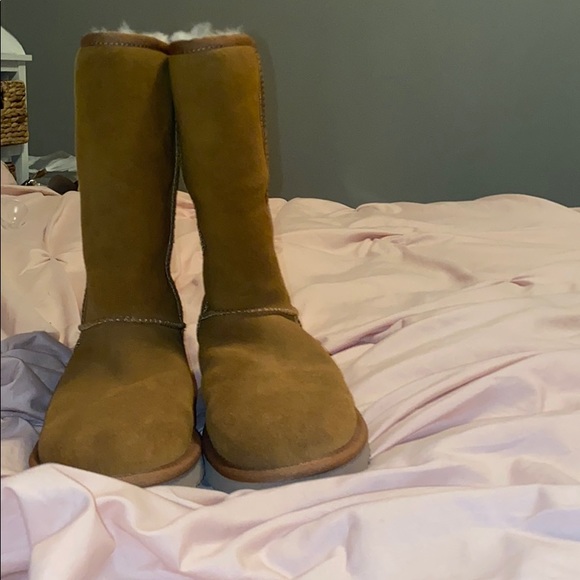 Fuzzy Boots - Picture 1 of 1